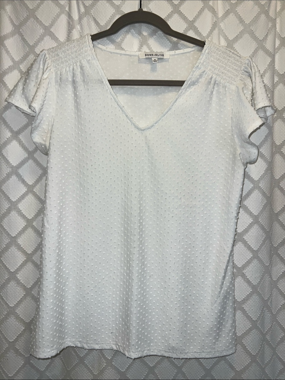 Rose & Oliv Sz M White Swiss Dot V-Neck Short Sleeve Top with Smocked Shoulders